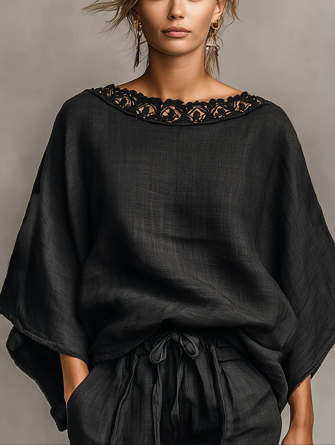 Set Minimalist cu Bluză din Dantelă cu Decolteu Barcă și Pantaloni Scurți