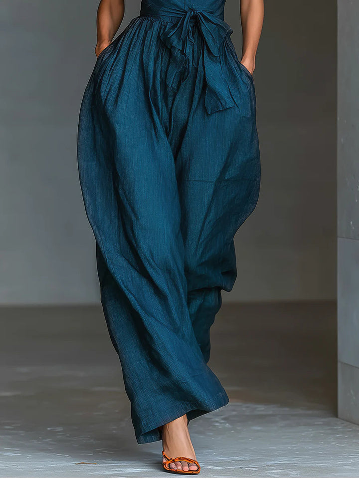 Salopetă Bleumarin cu Halter Încrucișat, Pantaloni Largi și Buzunare Laterale