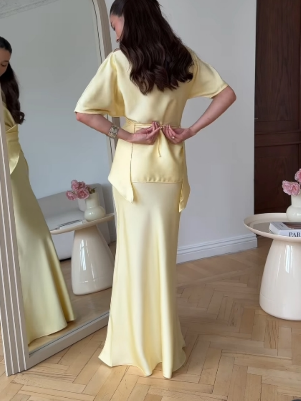 Set cu Top pe Umăr cu Șiret și Fustă