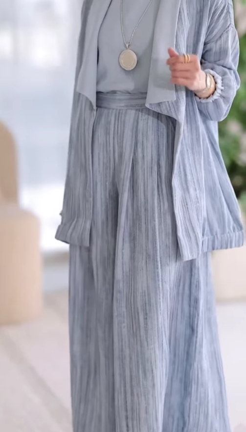 Set Casual în Trei Piese cu Rever și Dungi Verticale