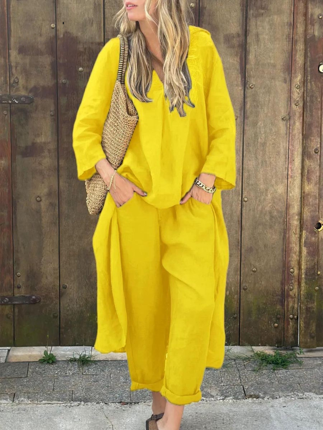 Set din In cu Top Lejer cu Decolteu V Neregulat și Pantaloni Largi cu Buzunare și Talie Înaltă