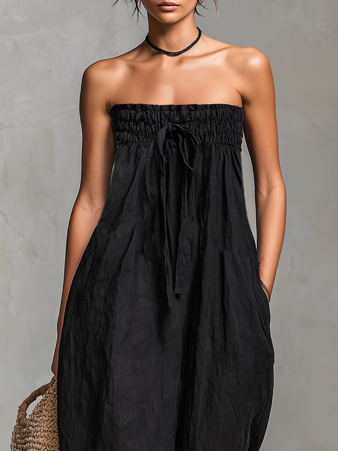 Salopetă Minimalistă Neagră fără Bretele din Imitație In