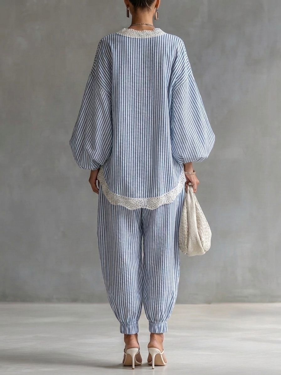Set Lejer în Două Piese Albastru cu Dungi și Garnitură din Dantelă