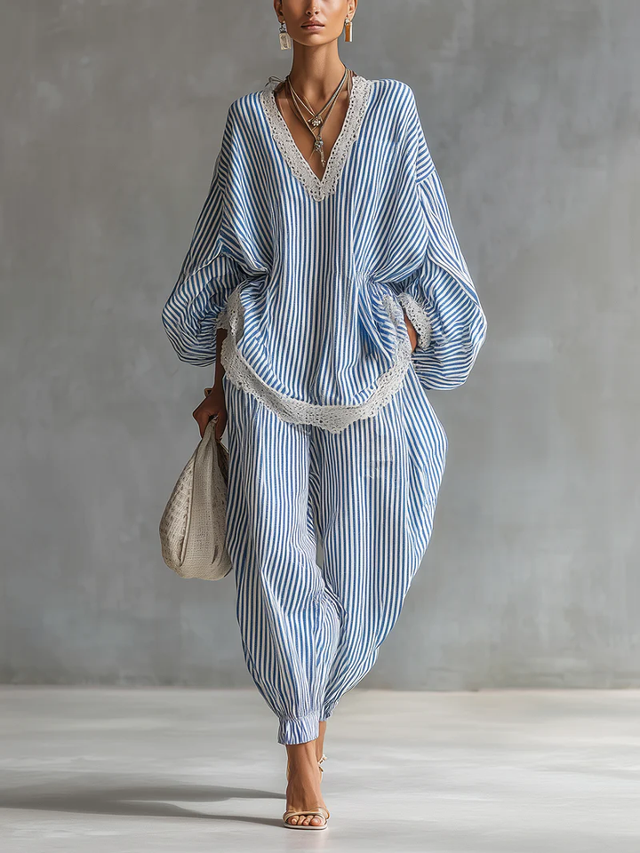 Set Lejer în Două Piese Albastru cu Dungi și Garnitură din Dantelă