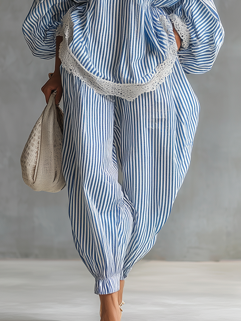 Set Lejer în Două Piese Albastru cu Dungi și Garnitură din Dantelă