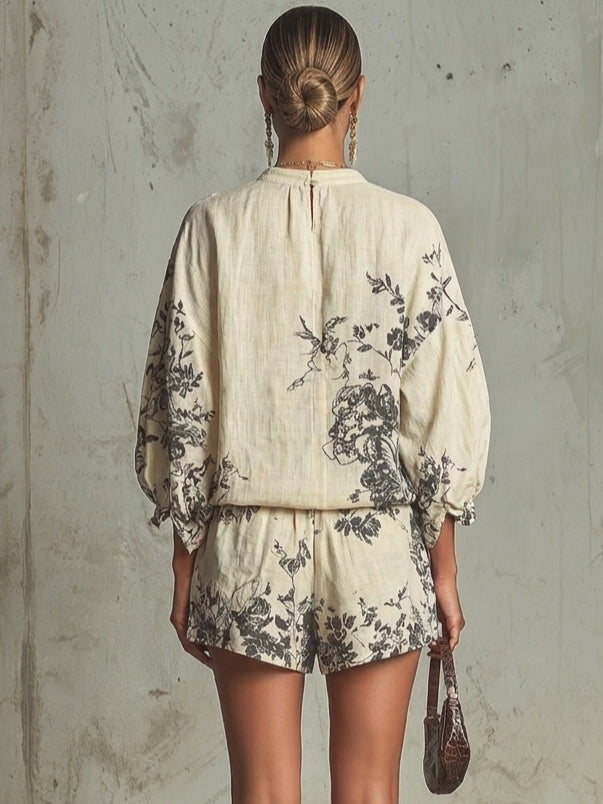 Set în Două Piese Ivoriu-Negru cu Cămașă Lejeră Florală și Pantaloni Scurți