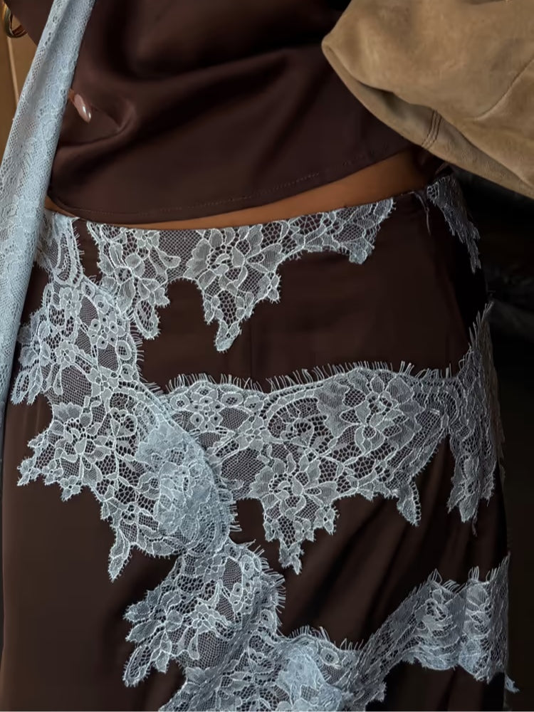 Set Costum Elegant Maro-Albastru cu Top cu Panouri din Dantelă și Fustă